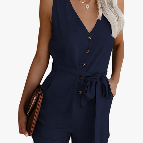 Women’s small New button Romper
-Doesn’t come with BELT - Picture 6 of 6